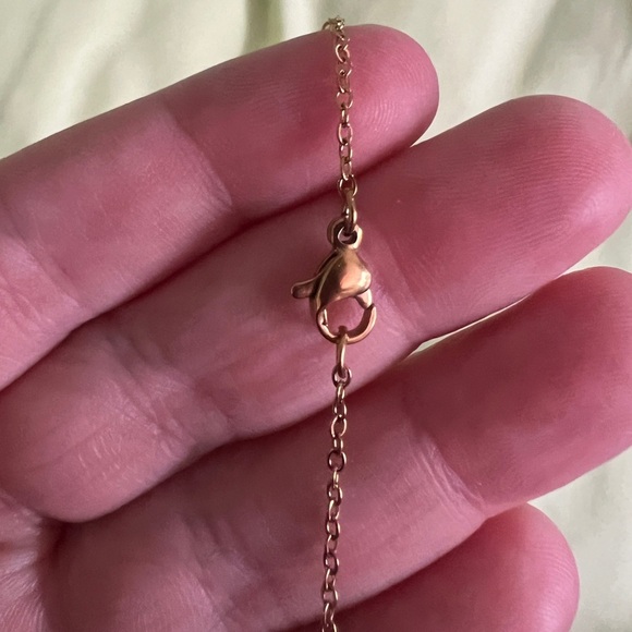 Cameo pink mini gold necklace - Picture 8 of 9